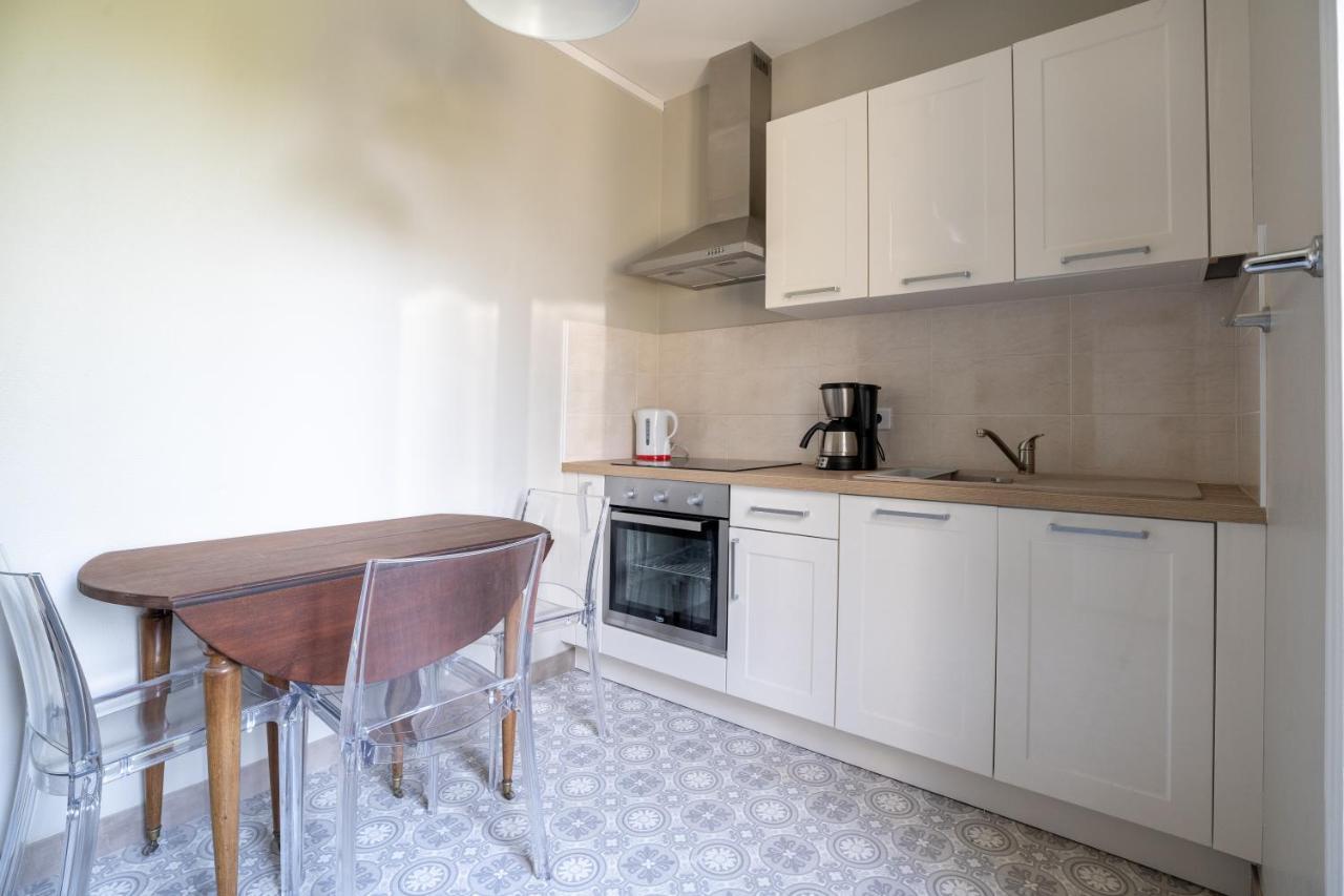 Maison De Ville Avec Jardin "La Coquette" Jonzac Bagian luar foto