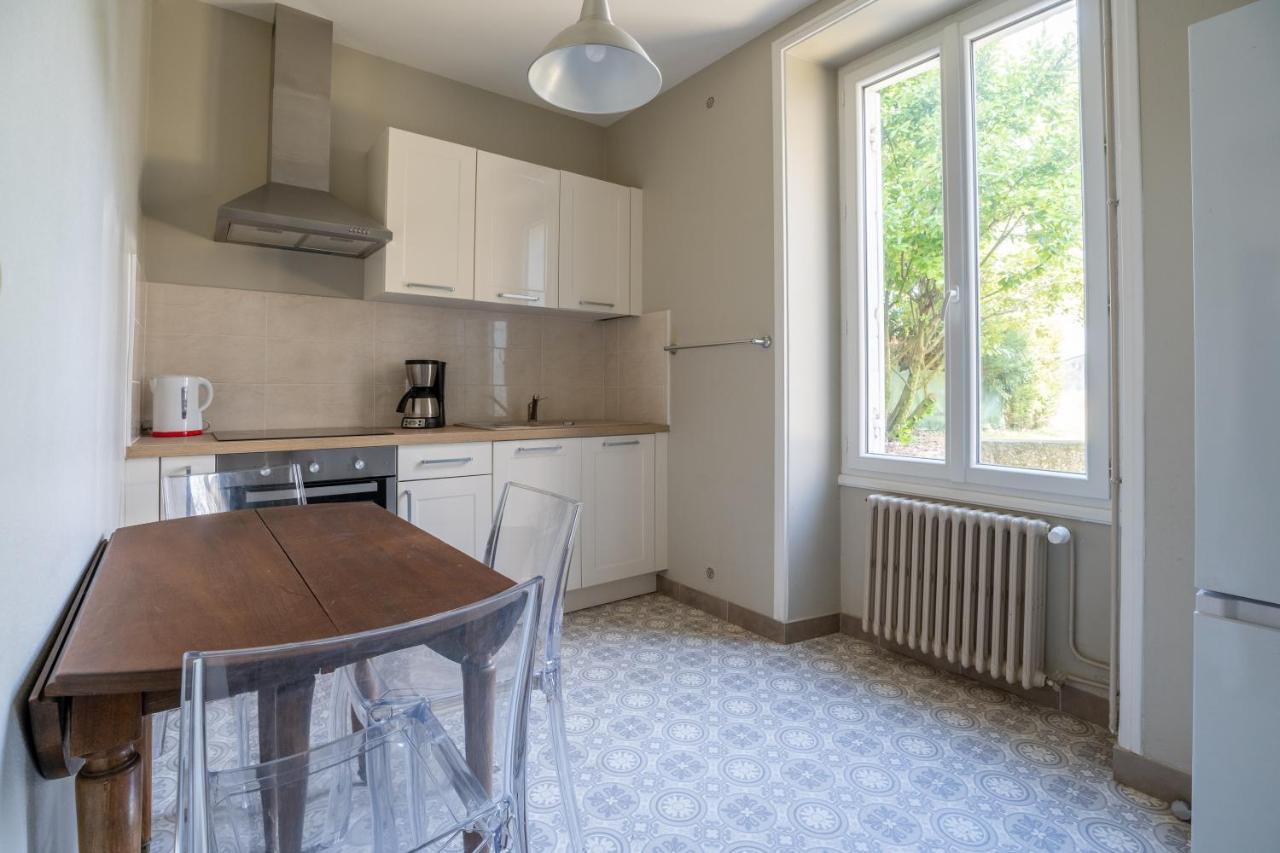 Maison De Ville Avec Jardin "La Coquette" Jonzac Bagian luar foto