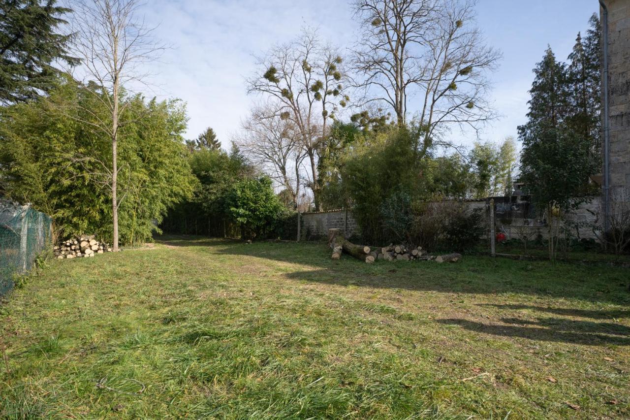 Maison De Ville Avec Jardin "La Coquette" Jonzac Bagian luar foto