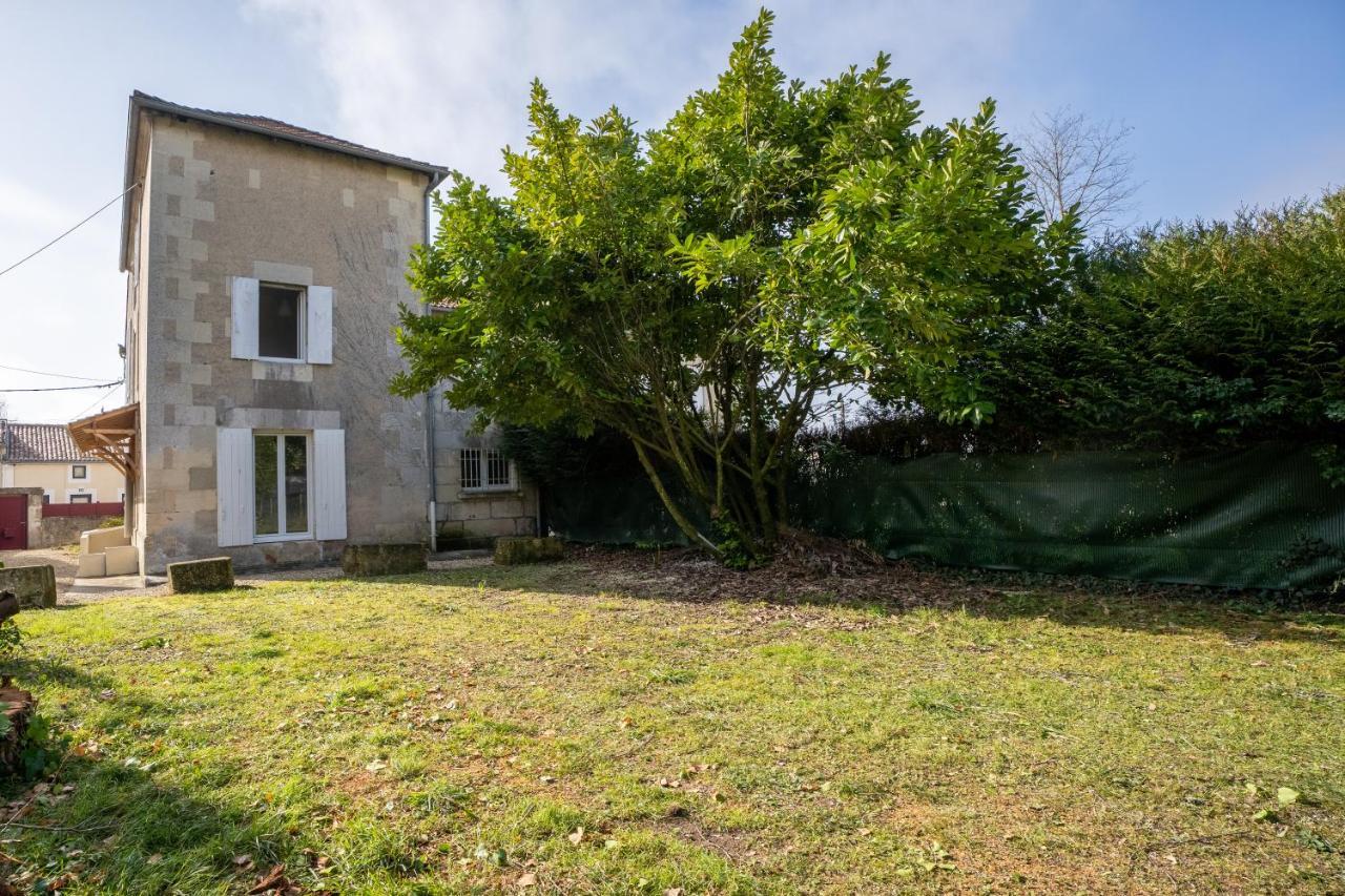 Maison De Ville Avec Jardin "La Coquette" Jonzac Bagian luar foto